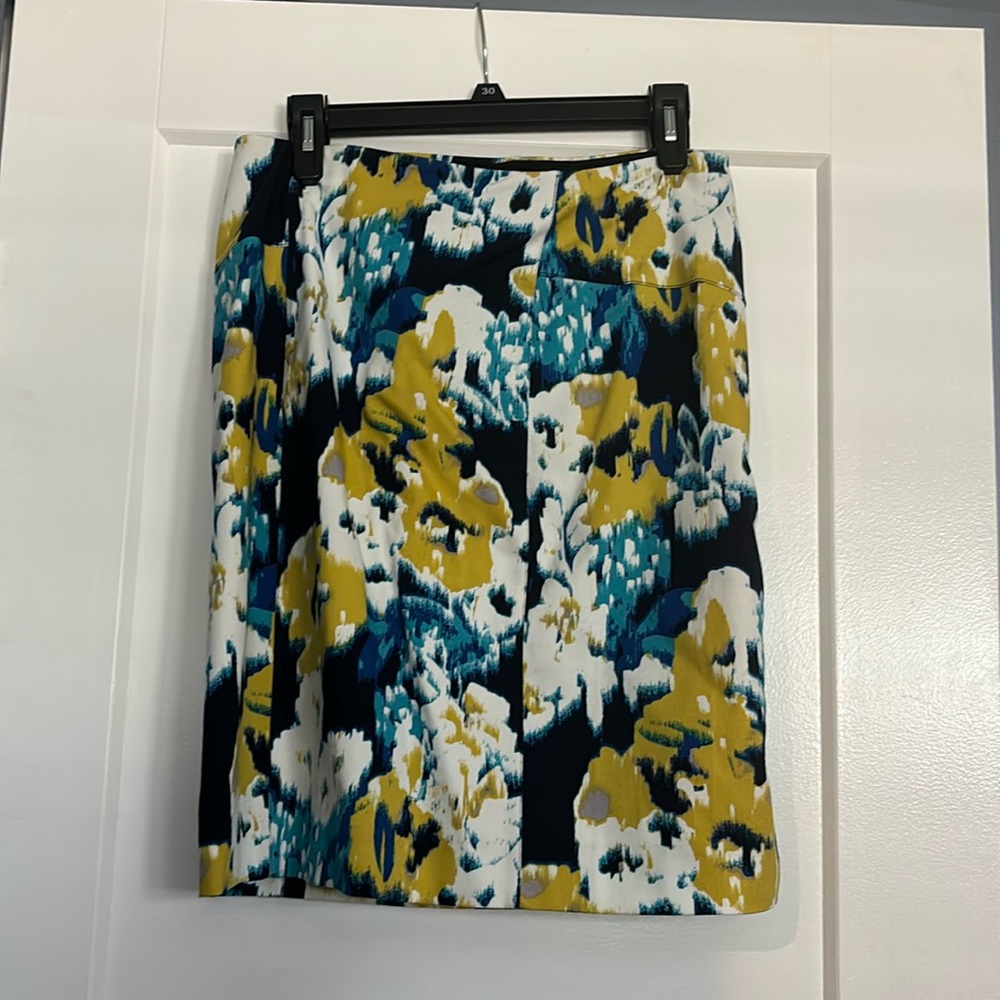 Stretch material skirt